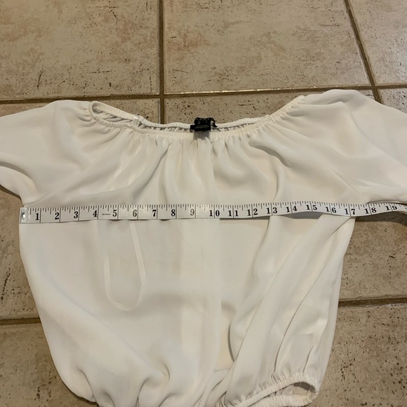 💚 REVAMPED Premium Collection White Off-the-Shoulder Blouse - Size Small- NWOT - Picture 3 of 6